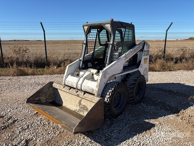 2005 Bobcat S130 Skid Steer Loader - Mini homlokrakodó: 3 kép. 2005 Bobcat S130 Skid Steer Loader - Mini homlokrakodó: 3 kép.