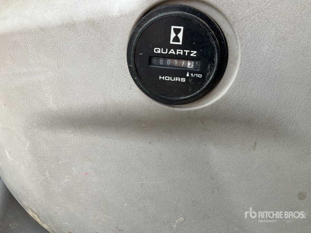 2005 New Holland E 385 Tracked Excavator - Lánctalpas kotró: 1 kép. 2005 New Holland E 385 Tracked Excavator - Lánctalpas kotró: 1 kép.