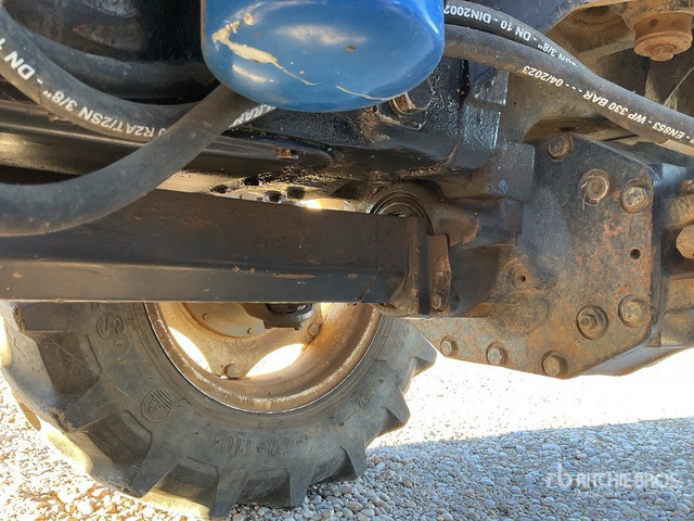 2005 New Holland TD95D 4WD Tractor - Traktor: 5 kép. 2005 New Holland TD95D 4WD Tractor - Traktor: 5 kép.