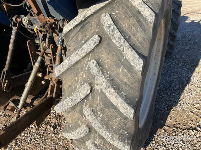 2005 New Holland TD95D 4WD Tractor - Traktor: 4 kép. 2005 New Holland TD95D 4WD Tractor - Traktor: 4 kép.