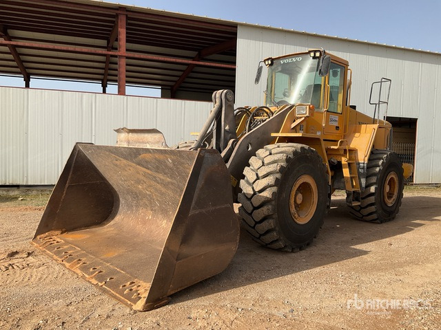 2005 Volvo L180E Wheel Loader - Gumikerekes homlokrakodó: 2 kép. 2005 Volvo L180E Wheel Loader - Gumikerekes homlokrakodó: 2 kép.