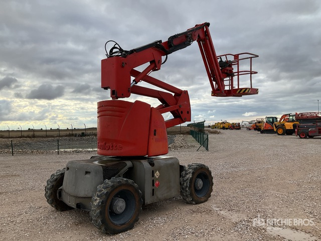 2006 Haulotte HA12PX 4WD Diesel Articulating Boom Lift - Személyemelő: 2 kép. 2006 Haulotte HA12PX 4WD Diesel Articulating Boom Lift - Személyemelő: 2 kép.