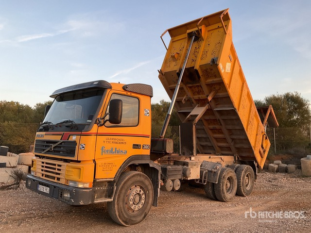 2006 Volvo FM12-380 6x4 T/A Dump Truck - Billenőplatós teherautó: 1 kép. 2006 Volvo FM12-380 6x4 T/A Dump Truck - Billenőplatós teherautó: 1 kép.