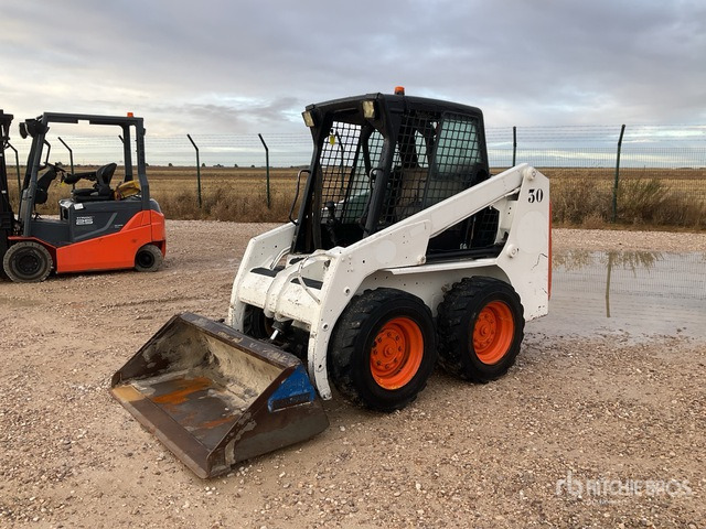 2007 Bobcat S130 Skid Steer Loader - Mini homlokrakodó: 2 kép. 2007 Bobcat S130 Skid Steer Loader - Mini homlokrakodó: 2 kép.