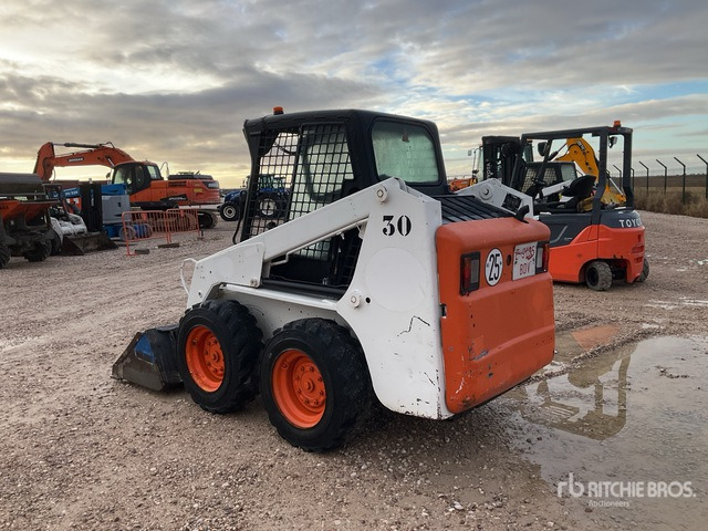 2007 Bobcat S130 Skid Steer Loader - Mini homlokrakodó: 4 kép. 2007 Bobcat S130 Skid Steer Loader - Mini homlokrakodó: 4 kép.