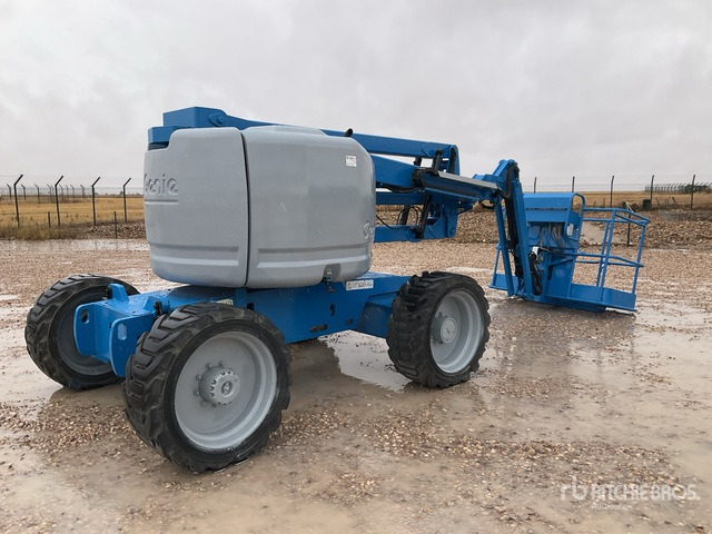 2007 Genie Z45/25 4WD Diesel Articulating Boom Lift - Személyemelő: 1 kép. 2007 Genie Z45/25 4WD Diesel Articulating Boom Lift - Személyemelő: 1 kép.