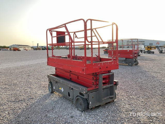 2007 Haulotte Compact 10 Electric (Inoperable) Scissor Lift - Ollós emelő: 3 kép. 2007 Haulotte Compact 10 Electric (Inoperable) Scissor Lift - Ollós emelő: 3 kép.