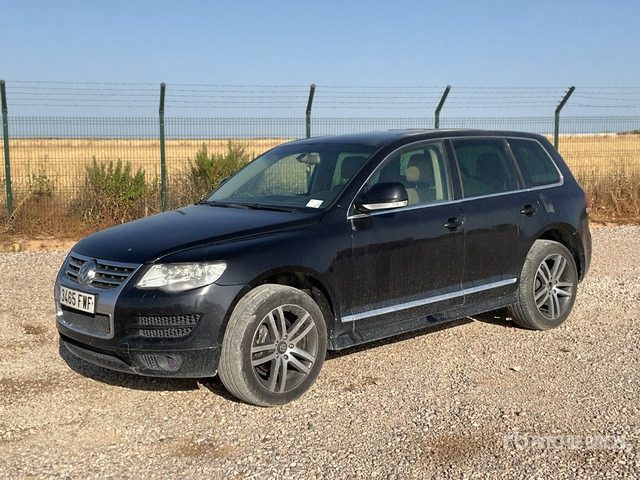 2007 Volkswagen Touareg 4WD 3.0D SUV - Terepjáró/ SUV: 2 kép. 2007 Volkswagen Touareg 4WD 3.0D SUV - Terepjáró/ SUV: 2 kép.
