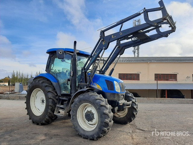 2008 New Holland T6010 Plus, con pala 4WD Tractor - Traktor: 4 kép. 2008 New Holland T6010 Plus, con pala 4WD Tractor - Traktor: 4 kép.