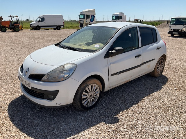 2008 Renault Clio 1.5D (Inoperable) Automobile - Autó: 2 kép. 2008 Renault Clio 1.5D (Inoperable) Automobile - Autó: 2 kép.