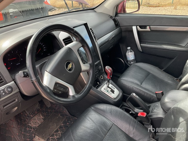 2010 Chevrolet Captiva Automobile - Terepjáró/ SUV: 5 kép. 2010 Chevrolet Captiva Automobile - Terepjáró/ SUV: 5 kép.