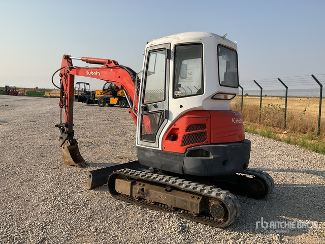 2010 Kubota U35-3A2 Mini Excavator: <6.6t - Minikotró: 2 kép. 2010 Kubota U35-3A2 Mini Excavator: <6.6t - Minikotró: 2 kép.