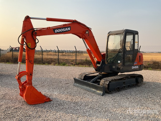 2012 Doosan DH55-V Mini Excavator: <6.6t - Minikotró: 2 kép. 2012 Doosan DH55-V Mini Excavator: <6.6t - Minikotró: 2 kép.