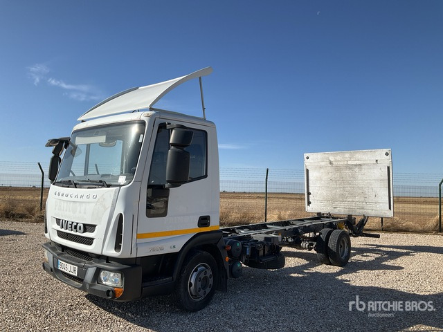 2012 Iveco Eurocargo 75E18 4x2 Cab and Chassis - Alvaz teherautó: 1 kép. 2012 Iveco Eurocargo 75E18 4x2 Cab and Chassis - Alvaz teherautó: 1 kép.