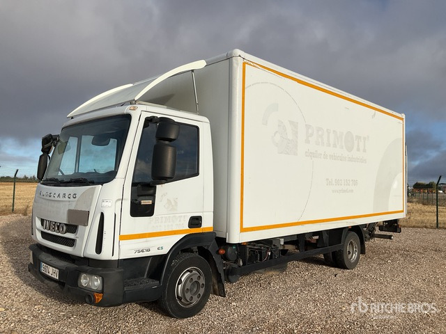 2012 Iveco Eurocargo 75E18 4x2 Van Truck - Dobozos felépítményű teherautó: 2 kép. 2012 Iveco Eurocargo 75E18 4x2 Van Truck - Dobozos felépítményű teherautó: 2 kép.