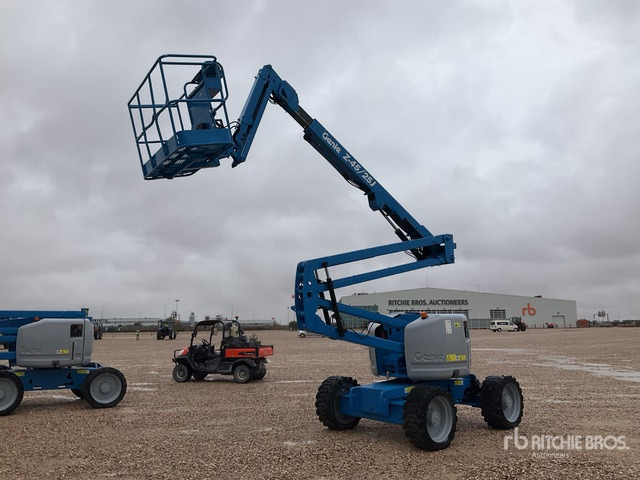 2013 Genie Z45/25J 4WD Diesel Articulating Boom Lift - Személyemelő: 3 kép. 2013 Genie Z45/25J 4WD Diesel Articulating Boom Lift - Személyemelő: 3 kép.