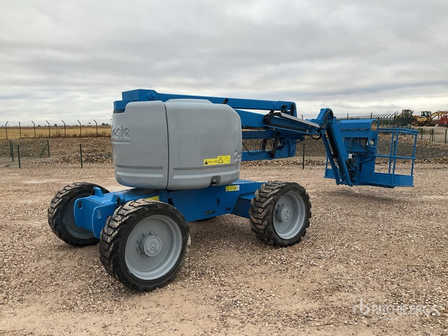 2013 Genie Z45/25J 4WD Diesel Articulating Boom Lift - Személyemelő: 4 kép. 2013 Genie Z45/25J 4WD Diesel Articulating Boom Lift - Személyemelő: 4 kép.