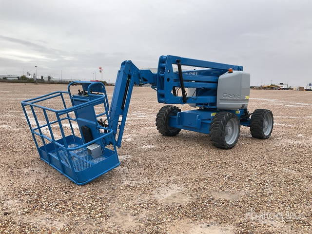 2013 Genie Z45/25J 4WD Diesel Articulating Boom Lift - Személyemelő: 4 kép. 2013 Genie Z45/25J 4WD Diesel Articulating Boom Lift - Személyemelő: 4 kép.