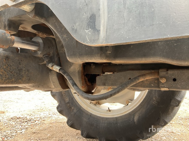 2014 Massey Ferguson MF 5610 4RM 4WD Tractor - Traktor: 5 kép. 2014 Massey Ferguson MF 5610 4RM 4WD Tractor - Traktor: 5 kép.