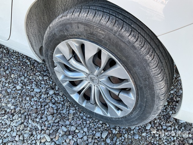 2015 Citroen C4 Blue Hdi Automobile - Autó: 4 kép. 2015 Citroen C4 Blue Hdi Automobile - Autó: 4 kép.