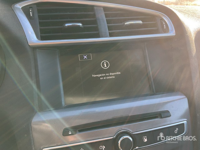 2015 Citroen C4 Blue Hdi Automobile - Autó: 5 kép. 2015 Citroen C4 Blue Hdi Automobile - Autó: 5 kép.