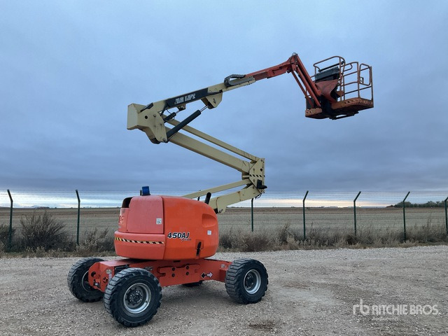 2015 JLG 450AJ Series ll 4WD Diesel Articulating Boom Lift - Személyemelő: 1 kép. 2015 JLG 450AJ Series ll 4WD Diesel Articulating Boom Lift - Személyemelő: 1 kép.