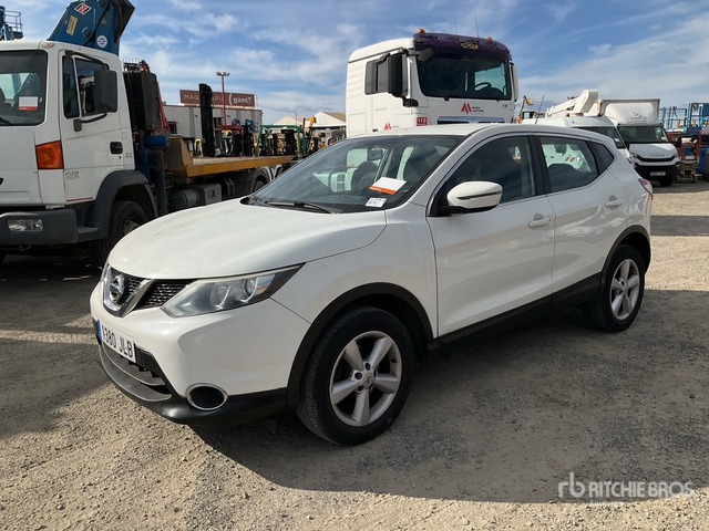 2015 Nissan Qashqai 4WD SUV - Terepjáró/ SUV: 1 kép. 2015 Nissan Qashqai 4WD SUV - Terepjáró/ SUV: 1 kép.