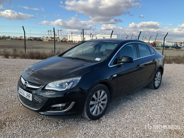 2015 Opel Astra Automobile - Autó: 1 kép. 2015 Opel Astra Automobile - Autó: 1 kép.