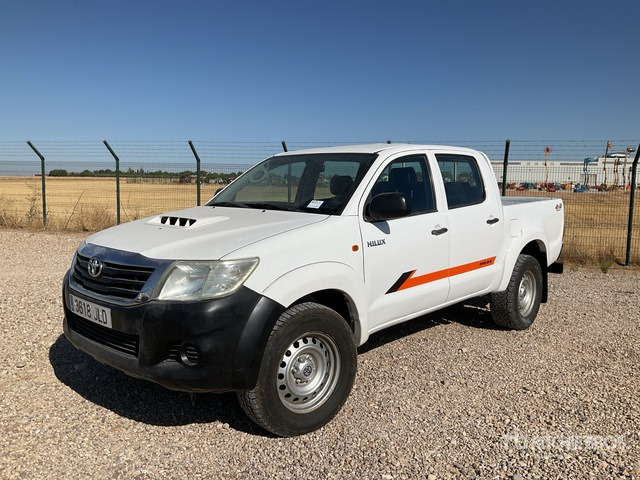 2015 Toyota Hilux 4x4 Crew Cab Pickup - Pickup: 1 kép. 2015 Toyota Hilux 4x4 Crew Cab Pickup - Pickup: 1 kép.