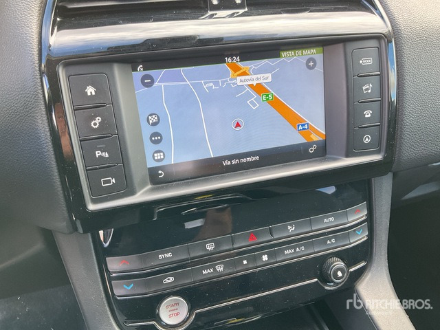 2016 Jaguar F Pace Automobile - Terepjáró/ SUV: 5 kép. 2016 Jaguar F Pace Automobile - Terepjáró/ SUV: 5 kép.