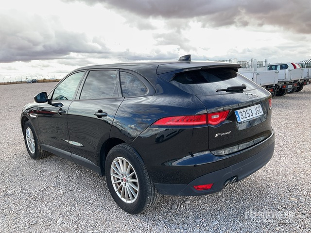 2016 Jaguar F Pace Automobile - Terepjáró/ SUV: 2 kép. 2016 Jaguar F Pace Automobile - Terepjáró/ SUV: 2 kép.