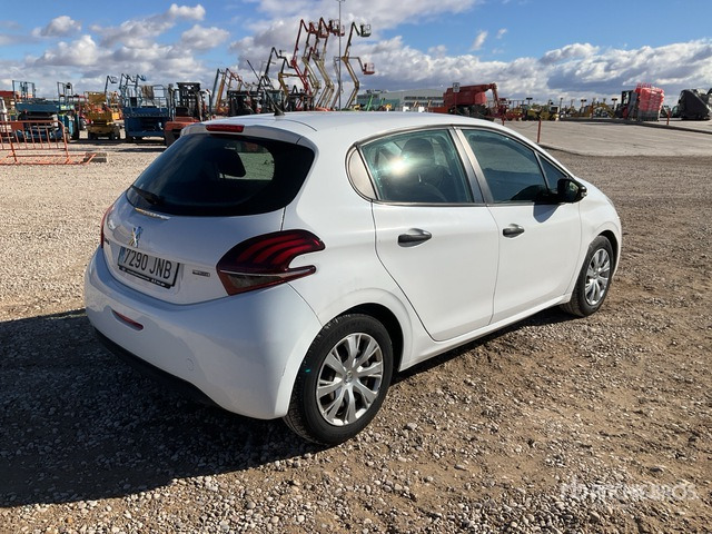 2016 Peugeot 208 Automobile - Autó: 3 kép. 2016 Peugeot 208 Automobile - Autó: 3 kép.