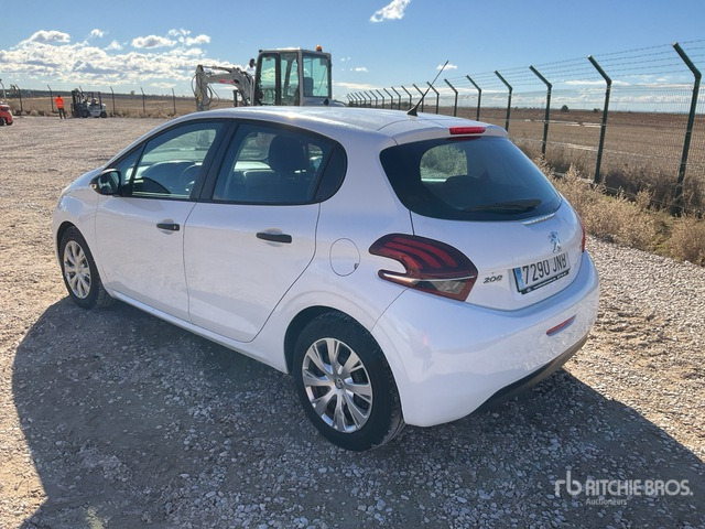 2016 Peugeot 208 Automobile - Autó: 2 kép. 2016 Peugeot 208 Automobile - Autó: 2 kép.