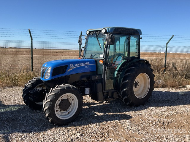 2017 New Holland T4.95F 4WD Tractor - Traktor: 2 kép. 2017 New Holland T4.95F 4WD Tractor - Traktor: 2 kép.