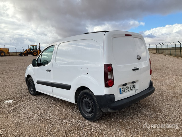 2018 Peugeot Partner BlueHDI L1 Confort Cargo Van - Kis furgon: 2 kép. 2018 Peugeot Partner BlueHDI L1 Confort Cargo Van - Kis furgon: 2 kép.