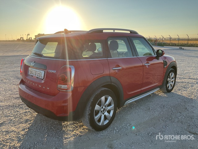 2019 Mini Countryman Cooper Automobile - Autó: 3 kép. 2019 Mini Countryman Cooper Automobile - Autó: 3 kép.