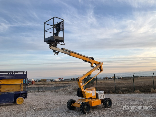 2019 Nifty-Lift HR12D 4WD Diesel Articulating Boom Lift - Személyemelő: 3 kép. 2019 Nifty-Lift HR12D 4WD Diesel Articulating Boom Lift - Személyemelő: 3 kép.