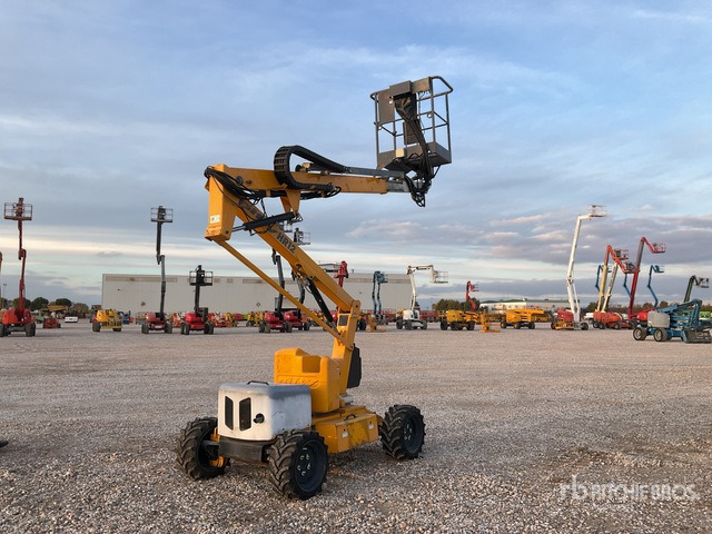 2019 Nifty-Lift HR12D 4WD Diesel Articulating Boom Lift - Személyemelő: 1 kép. 2019 Nifty-Lift HR12D 4WD Diesel Articulating Boom Lift - Személyemelő: 1 kép.