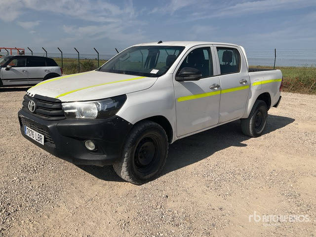 2019 Toyota Hilux 4x4 Crew Cab Pickup - Pickup: 2 kép. 2019 Toyota Hilux 4x4 Crew Cab Pickup - Pickup: 2 kép.