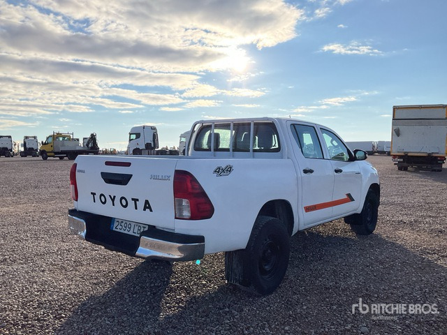 2019 Toyota Hilux 4x4 Crew Cab Pickup - Pickup: 3 kép. 2019 Toyota Hilux 4x4 Crew Cab Pickup - Pickup: 3 kép.