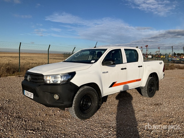 2019 Toyota Hilux 4x4 Crew Cab Pickup - Pickup: 2 kép. 2019 Toyota Hilux 4x4 Crew Cab Pickup - Pickup: 2 kép.