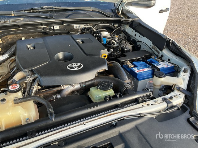 Pickup 2019 Toyota Hilux 4x4 Crew Cab Pickup: 6 kép.