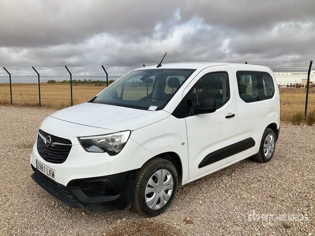 2020 Opel Combo Passenger Van - Minibusz, Kisbusz: 2 kép. 2020 Opel Combo Passenger Van - Minibusz, Kisbusz: 2 kép.