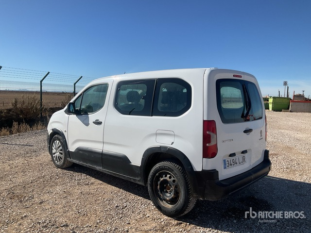 2020 Peugeot Rifter Passenger Van - Minibusz, Kisbusz: 2 kép. 2020 Peugeot Rifter Passenger Van - Minibusz, Kisbusz: 2 kép.