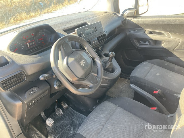 2020 Peugeot Rifter Passenger Van - Minibusz, Kisbusz: 5 kép. 2020 Peugeot Rifter Passenger Van - Minibusz, Kisbusz: 5 kép.