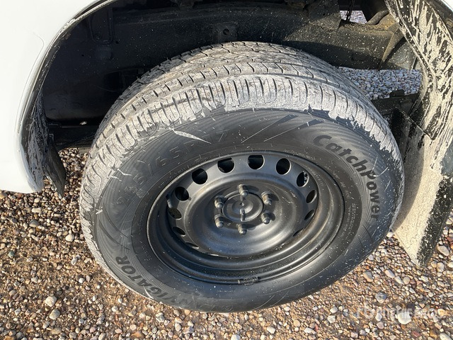 2020 Toyota Hilux 4x4 Crew Cab Pickup - Pickup: 5 kép. 2020 Toyota Hilux 4x4 Crew Cab Pickup - Pickup: 5 kép.