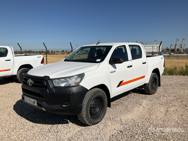 2020 Toyota Hilux 4x4 Crew Cab Pickup - Pickup: 1 kép. 2020 Toyota Hilux 4x4 Crew Cab Pickup - Pickup: 1 kép.