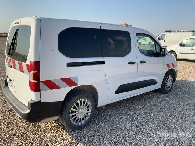 2020 Toyota Proace Passenger Van - Minibusz, Kisbusz: 3 kép. 2020 Toyota Proace Passenger Van - Minibusz, Kisbusz: 3 kép.