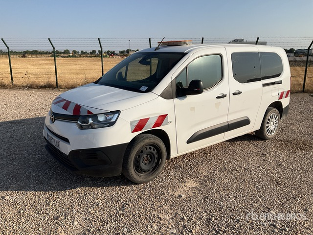 2020 Toyota Proace Passenger Van - Minibusz, Kisbusz: 1 kép. 2020 Toyota Proace Passenger Van - Minibusz, Kisbusz: 1 kép.