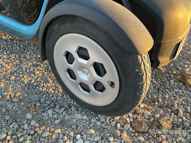 2021 Renault Twizy Electric Automobile - Autó: 4 kép. 2021 Renault Twizy Electric Automobile - Autó: 4 kép.